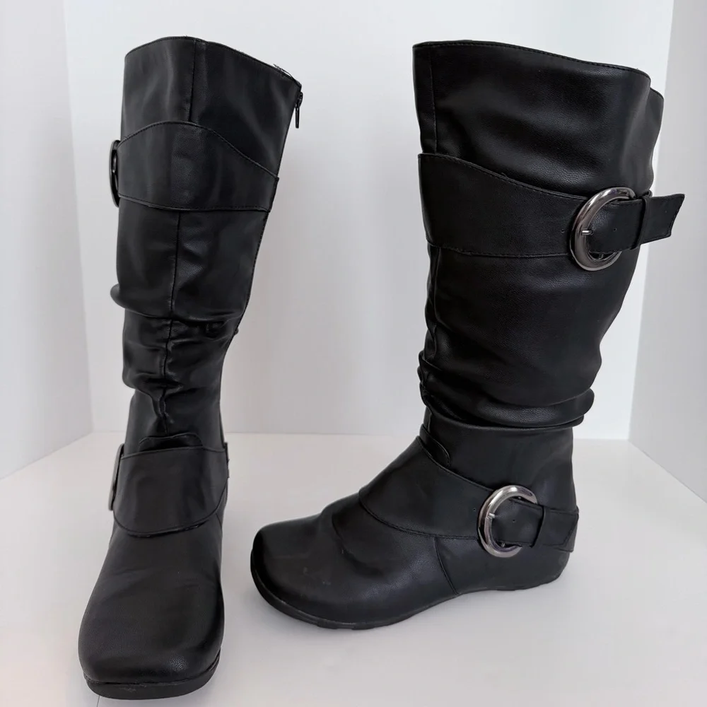 Journee Collection Black Jester Rouched Buckle Mid Shaft Boots Size 7 1/2
